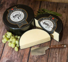 Load image into Gallery viewer, Black Bomber Welsh Cheddar (cow)๐ด๓ ง๓ ข๓ ท๓ ฌ๓ ณ๓ ฟ