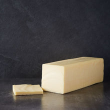 Load image into Gallery viewer, PEI 2yr Extra Strong Cheddar (cow)🇨🇦