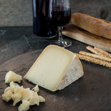 Load image into Gallery viewer, Tomme de Brebis de Charlevoix (sheep)π¨π¦