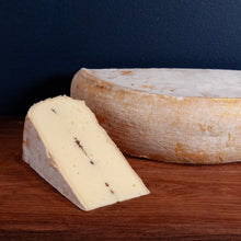 Load image into Gallery viewer, Raclette de Compton au Poivre (cow)🇨🇦