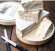 Load image into Gallery viewer, Fromage à La Truffe Noir with pasteurized milk (cow)🇫🇷