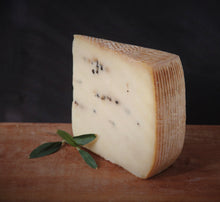 Load image into Gallery viewer, Pecorino Pepato (sheep)🇮🇹