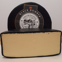 Load image into Gallery viewer, Black Bomber Welsh Cheddar (cow)๐ด๓ ง๓ ข๓ ท๓ ฌ๓ ณ๓ ฟ