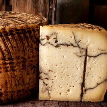 Load image into Gallery viewer, Truffle Moliterno (sheep)🇮🇹