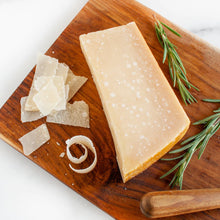 Load image into Gallery viewer, Parmigiano Reggiano (cow)🇮🇹
