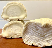 Load image into Gallery viewer, Sainte-Maure de Touraine AOC (goat)🇫🇷