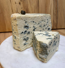 Load image into Gallery viewer, St Agur (cow)🇫🇷