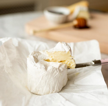 Load image into Gallery viewer, Comfort Cream Soft Ripened Cheese (cow)🇨🇦

