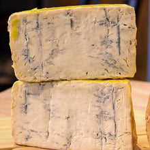 Load image into Gallery viewer, Honey Blue (cow)🇮🇹
