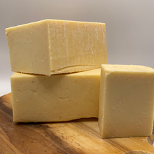 Load image into Gallery viewer, 10yr Organic Cheddar (cow) 🇨🇦

